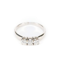 Anello trilogy in oro bianco e diamanti